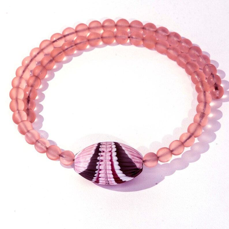 choker with an engraved multicolored main pearl Mounted on harmonic steel that adapts to each neck Necklace Murano glass Made in Murano.