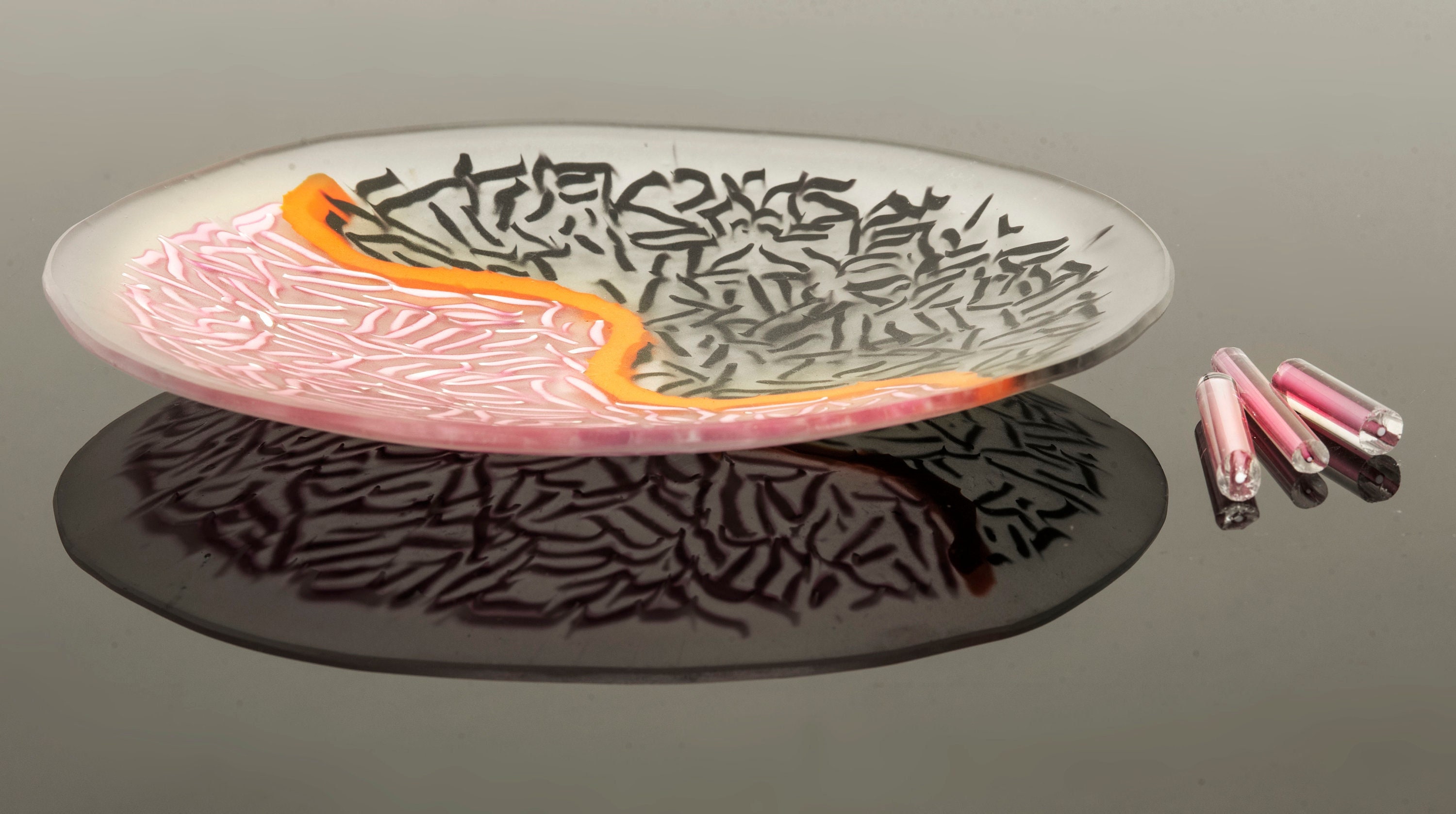 ムラーノガラスのボウル。他に類を見ない、オリジナルの装飾品。洗練