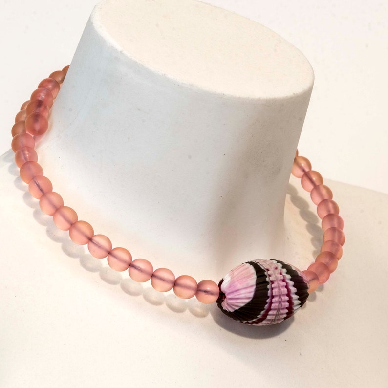 choker with an engraved multicolored main pearl Mounted on harmonic steel that adapts to each neck Necklace Murano glass Made in Murano.