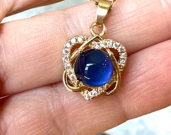 Double Heart Mood Necklace: Gold-Plated Color Changing Pendant