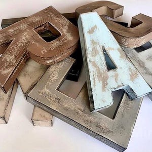 Letras/números desgastados de 8 pulgadas, letras de papel maché, letras de pie, letras de boda, letras de granja, decoración de pared de cabaña, letras de estante.