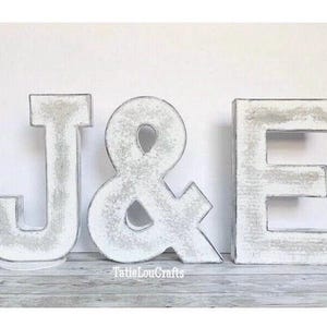 Letras desgastadas de 8 pulgadas, letras de papel maché, centro de mesa de boda, decoración del hogar, letras de cumpleaños, decoración de pared de cabaña, letras de granja.