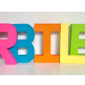 Letras independientes de 8 pulgadas, letras de cumpleaños, decoración de cocina, letras pintadas de papel maché, letras de pie, letras para estantes, iniciales de cumpleaños.