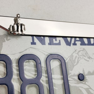 Parafusos de placa de carro dedo médio Parafusos de etiqueta de quadro personalizado fixadores