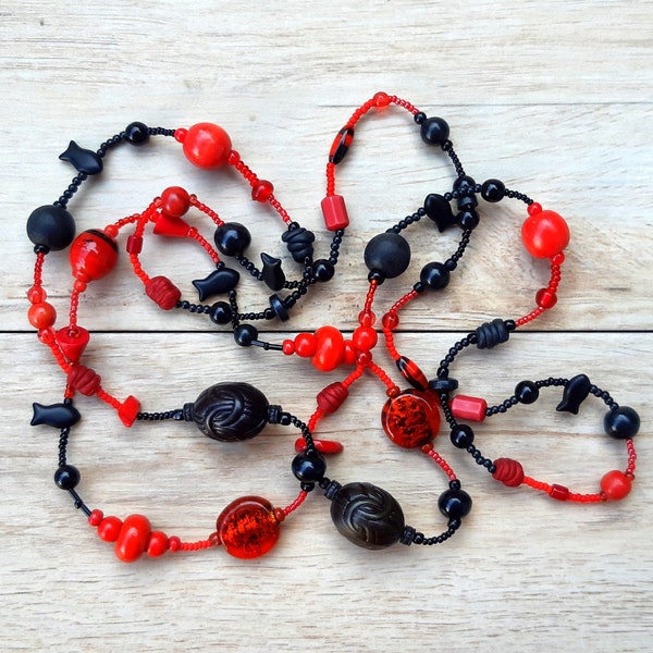 Superbe long collier de perles rouge - Cadeau fait main unique en son genre pour femme - Idéal pour une retraite ou un cadeau de Saint-Valentin
