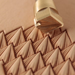 Outils pour l'artisanat du cuir. Tampon #390