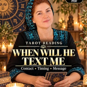 Puede incluir: Una prenda superior negra con patrones bordados en azul, que muestra el texto "TAROT READING", "WHEN WILL HE TEXT ME" y "Contact • Timing • Message". Una persona sostiene una carta de tarot con diseño celestial, con una etiqueta "SAME DAY PDF".