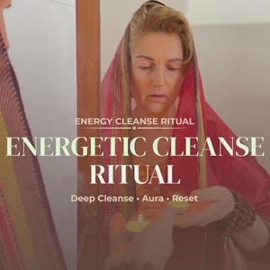 Könnte beinhalten: Eine Frau mit roter und gelber Kopfbedeckung hält eine brennende Kerze. Der Text "ENERGETIC CLEANSE RITUAL" ist in großen Buchstaben zu sehen, darunter "Deep Cleanse • Aura • Reset". Die Worte "SAME DAY PDF" stehen in einem schwarzen Oval.