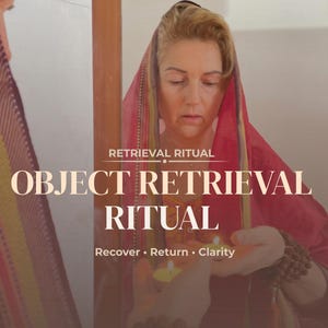 Puede incluir: Imagen con el texto « OBJECT RETRIEVAL RITUAL » y « Recover • Return • Clarity ». Una mujer sostiene velas, usando un velo rojo y dorado. La imagen también contiene el texto « SAME DAY PDF ».
