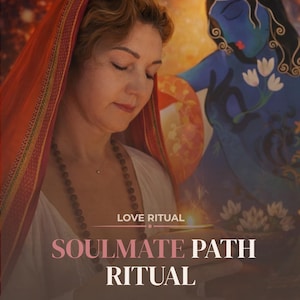 Op de afbeelding: Een afbeelding met de tekst "LOVE RITUAL SOULMATE PATH RITUAL" en "Mutual Love • Alignment • Attraction". Een vrouw met rood haar en een rode hoofdbedekking op de voorgrond. Een blauwe figuur op de achtergrond met de tekst "SAME DAY PDF".