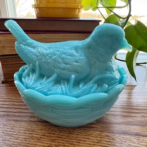 Light blue pressed glass Pigeon on Nest / Antique Lid Jar made around 1910 - 1920