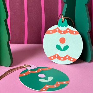Tarjeta con adorno navideño Winter Bloom | Adorno de papel festivo y tarjeta de felicitación en uno | Decoración invernal colorida | Tarjeta con adorno de papel para las fiestas