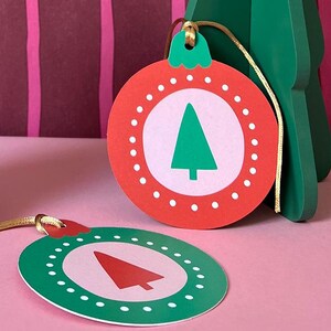 Biglietto di auguri natalizio a forma di albero di pino | Ornamento e regalo di carta colorata | Decorazioni per l'albero invernale | Biglietto d'auguri unico per le festività