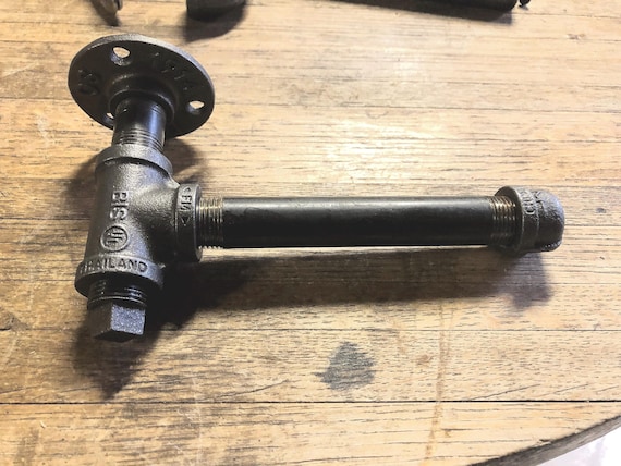 Industrial Pipe Toilet Paper Holder - Rustic Wall Mount Bathroom Accessory, Vintage Black Metal Shelf, Space-Saving Decor for Home & Office