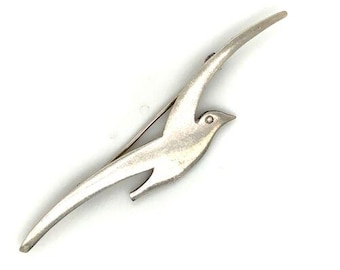 Vintage Sterling Signed Handwrought Detailed Flying Seagull Bird Brooch Pin