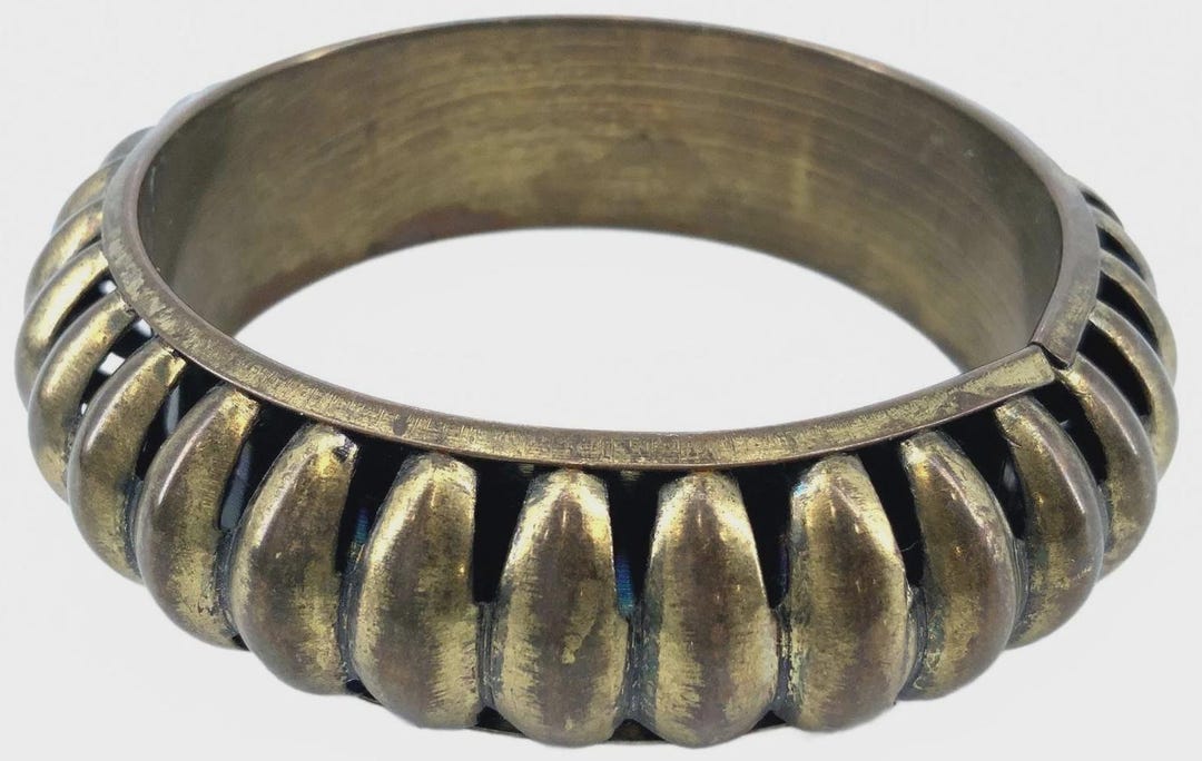 Vintage Brass Tone Ribbed Scalloped Bangle Bracelet Antique Gold Tone ...