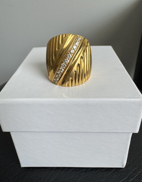 18k Yellow Gold Diamond Band Size 7 - image 1