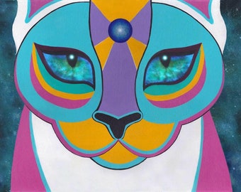 Könnte beinhalten: Ein stilisiertes Gemälde eines Katzenkopfes mit leuchtend blauen Augen, einer violetten Nase und einem weißen, rosa, gelben und türkisfarbenen Design.