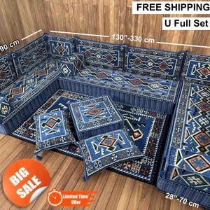 Puede incluir: Un juego completo en forma de U de muebles tapizados azules con patrones geométricos. El juego incluye un sofá, cojines y una alfombra. El sofá mide 190 cm por 75 pulgadas y 70 cm por 28 pulgadas. El texto "FREE SHIPPING" y "BIG SALE" son visibles.
