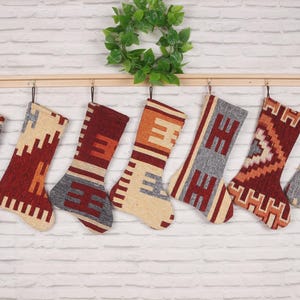 Juego de medias navideñas familiares, medias de alfombra reciclada, medias navideñas ecológicas, medias navideñas del suroeste, calzado festivo,