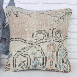 Kilim Pillow, Handmade Kilim Cushion, 18x18 Vintage Kilim Throw Pillow, Kilim Pillow Cover, Beige Cushion Case, Hand Knotted Pillow,