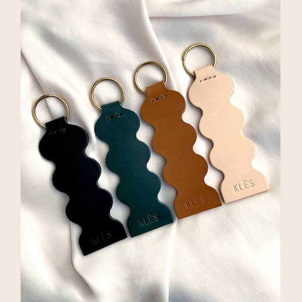 Leather keyring with a wavy design - LYN - Natural, Tan, Green or Black