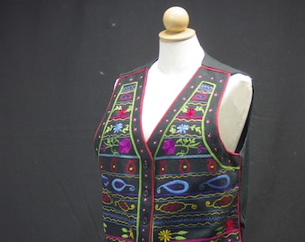 Black Folk Art Embroidered Vest Ethnic Design Made in India Wool Blend Lined Medium Size Bohemian