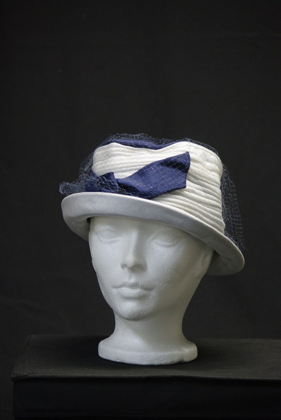 Vintage Navy & White Shirred Summer Hat Veil Deco… - image 3