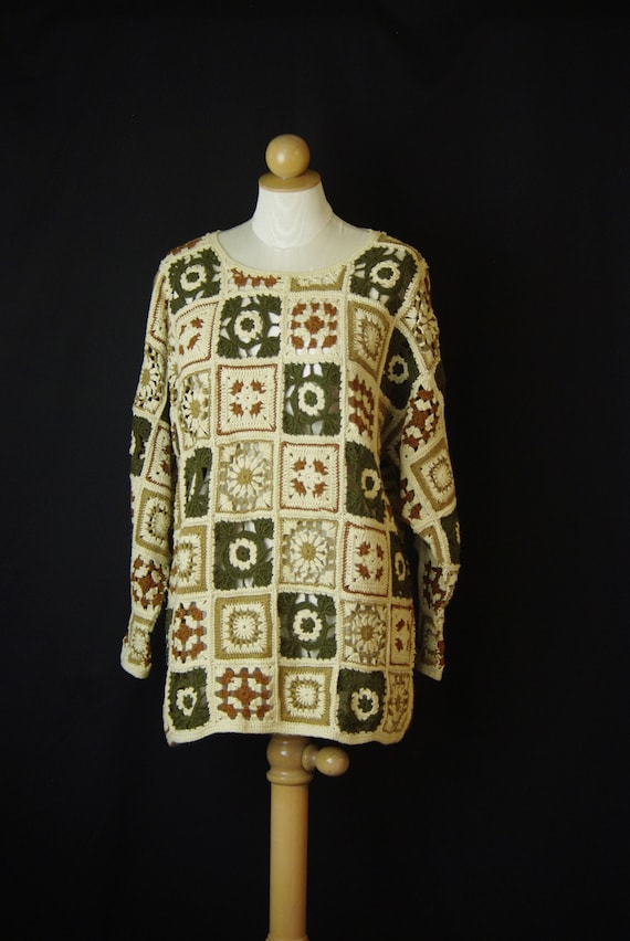 Grannie Square Crocheted Sweater Size S / M  Beige