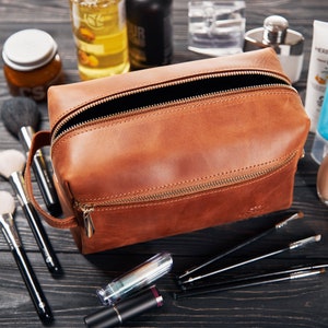 Custom initial personalized gift for him leather dopp kit for men, Christmas gifts, groomsmen proposal mens toiletry bag