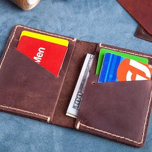 Cartera de cuero minimalista, billetera plegable de cuero, billetera plegable delgada de cuero angustiado, billetera de cuero personalizada, regalo del Día del Padre