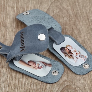 Mothers day gift, leather keychain for mom, engraved keychains with picture Mother holds a small daughter in her arms, gifts for mom