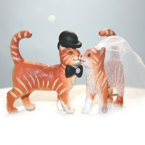 Cat Cake Toppers - Wedding Cake Toppers - Small - Kitten Cake Toppers - Animals - Cute - Wedding Decor - Tabby Cat - Custom Cake Topper