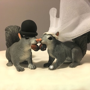 Squirrel Cake Toppers - Wedding Cake Toppers - Spring Wedding - Easter Wedding - Animal Bride and Groom - Cute Cake Toppers - Custom Wedding