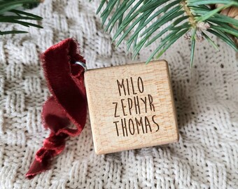 Hacer de mi bloque un adorno // complemento de bloque // adorno de bloque de bebé // primera Navidad del bebé // árbol de Navidad // recuerdo del bebé // Cubo de nombres