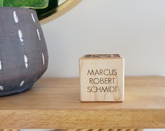 Regalo de bebé personalizado // Bloque de bebé recién nacido grabado personalizado // Bloque de madera // Bautismo atemporal de reliquia // Decoración moderna de la guardería / Recuerdo