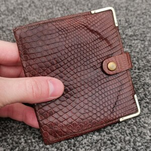 Cartera de bolsillo vintage de cuero de Mappin & Webb, esquinas doradas enrolladas y compartimentos para tarjetas de crédito.