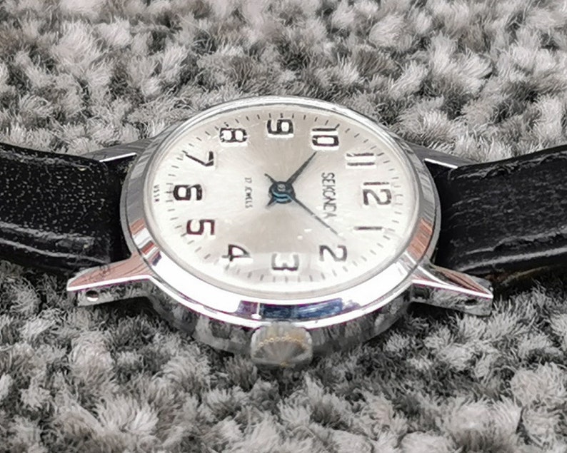 Vintage Sekonda horloge uit de jaren 70, 17 juwelen ronde geborstelde zilveren wijzerplaat lederen band afbeelding 6