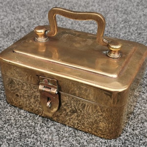 Indian Brass Paan Box From Kerala - 19th Century Indian Brass Paan Box From Kerala - 19th Century