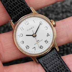 Orologio Timex Vintage Gran Bretagna Quadrante Bianco Rotondo Cassa Placcata Oro Cinturino in Pelle Granulata Esotica