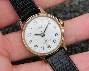 Vintage Timex Watch Great Britain Round White Dial Gold Plated Case Exotic Grain Leather Strap