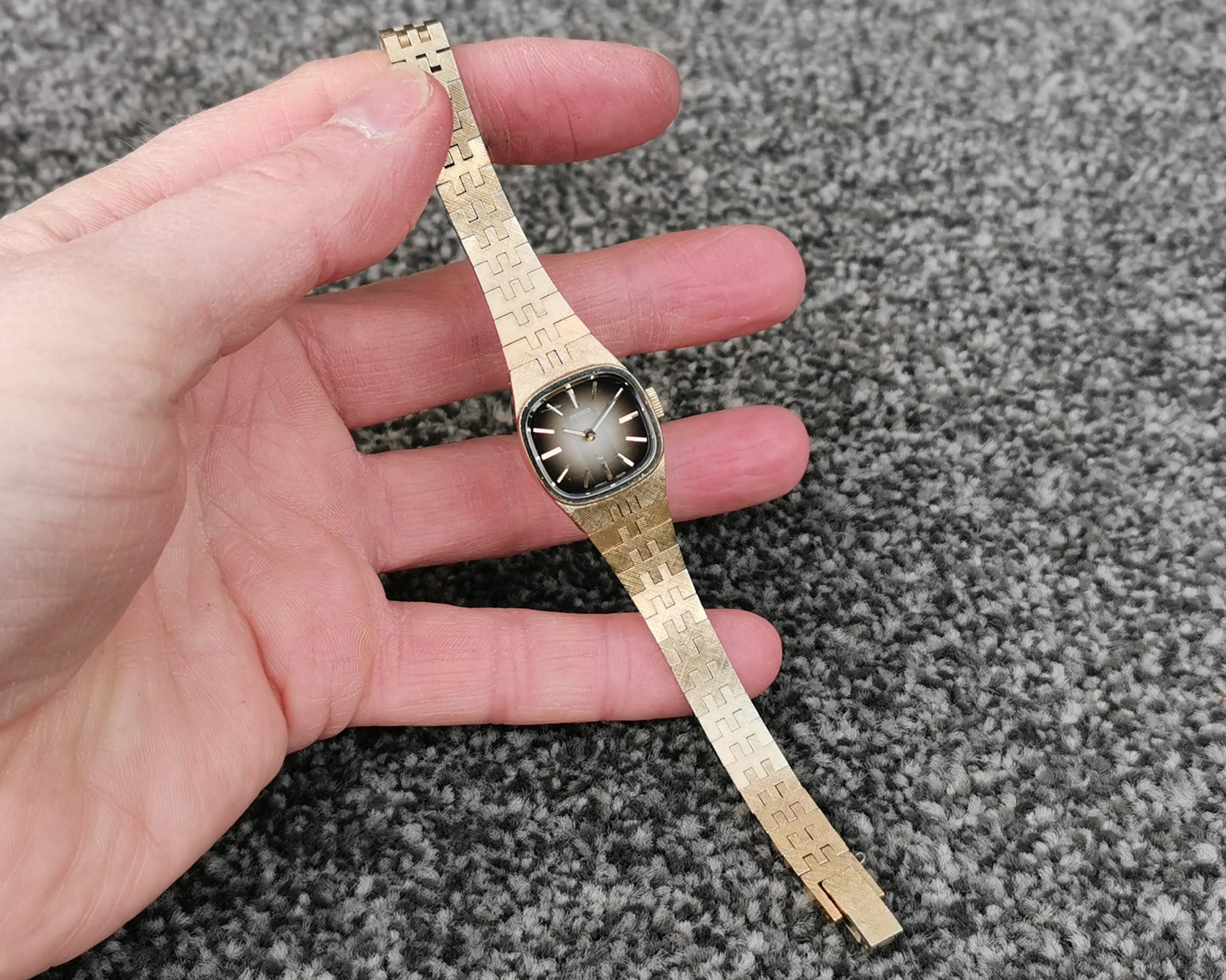 ヴィンテージ　セイコー　SGP クオーツ　腕時計　稼働品　2Pダイヤ　ゴールド 大特価☆SEIKO セイコー SCXP032 クオーツ 日常生活防水 イタリア製