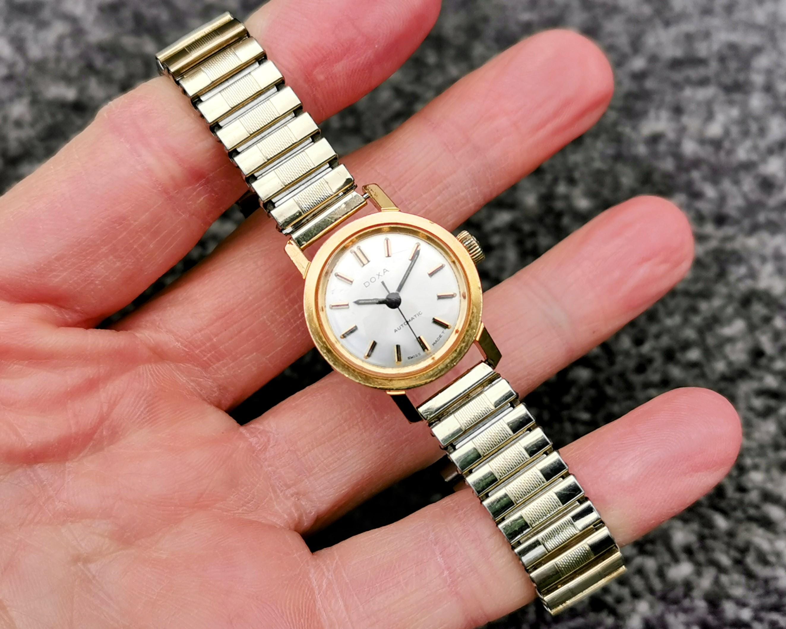 DOXA 手巻き腕時計 スイス製 ビンテージ シルバー ラウンドフェイス ヴィンテージ DOXA スイス製自動巻き腕時計、ラウンド型シルバー文字盤