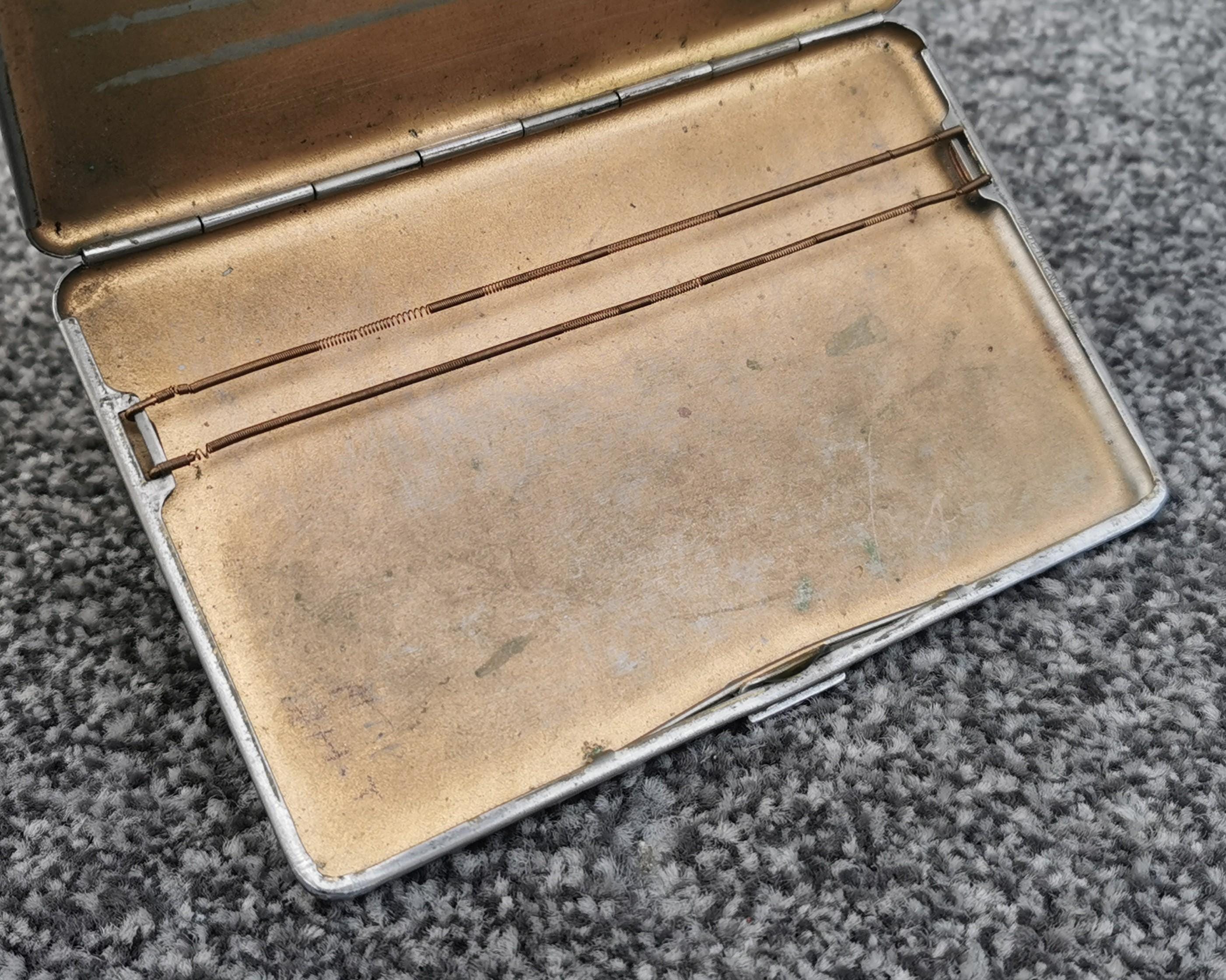 金属製シガレットケースまたはカードウォレット、エンジンターン