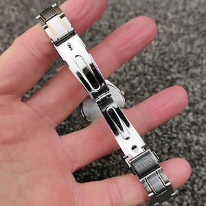 Seiko SOLAR-klocka, blå urtavla, ljusgrå visare, E/F-dagarsdatum, rostfritt stålarmband bild 7
