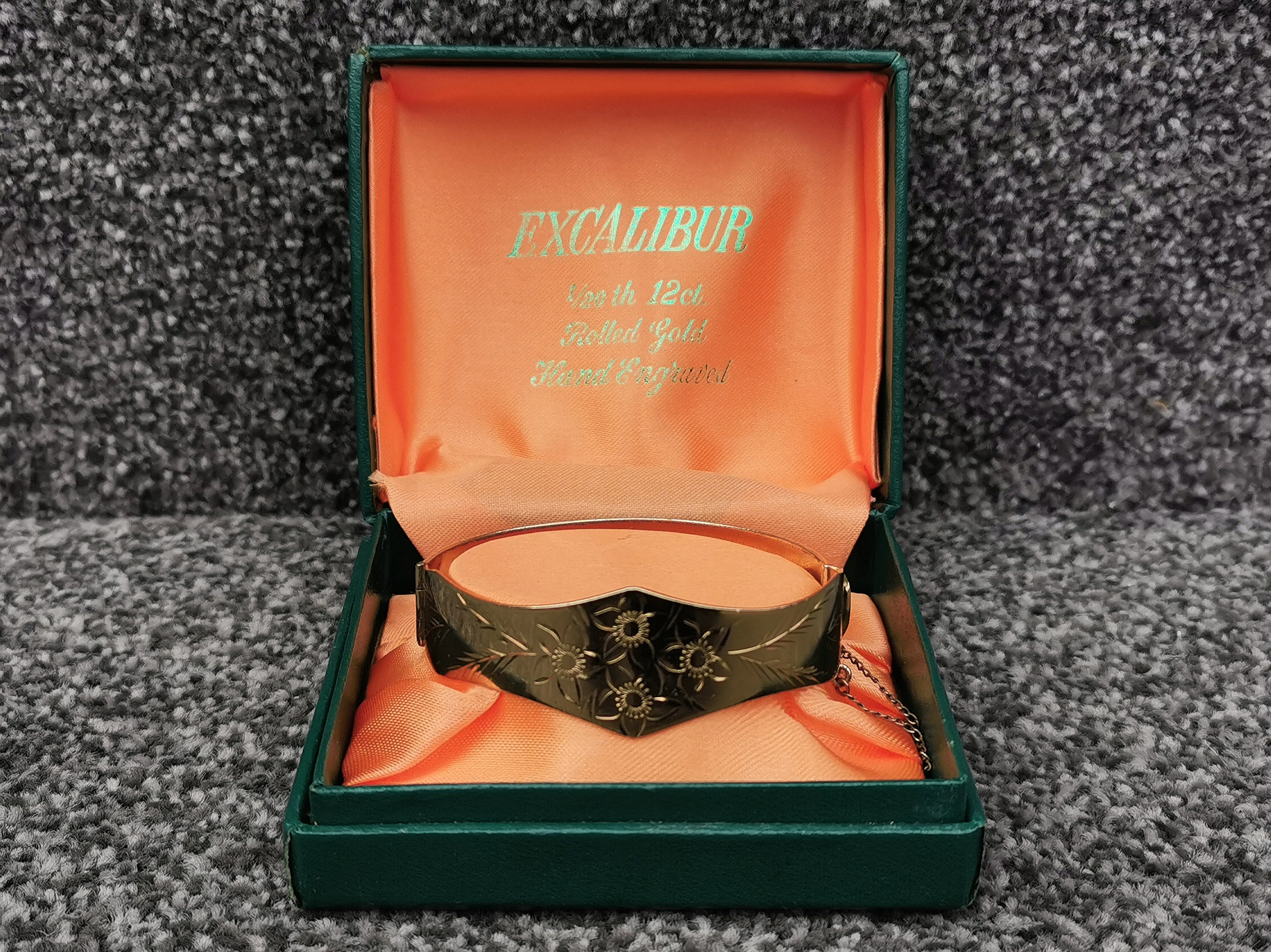 Excalibur rolled shop gold bangle