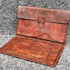 Cartera de cuero marroquí de otoño con bolsillos grandes, accesorio vintage para caballeros de los años 60.