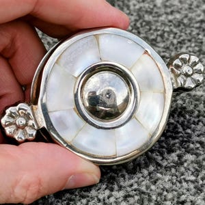 Vintage Silver Metal Mother-Of-Pearl Inlay Folding Magnifying Glass Eye Loop