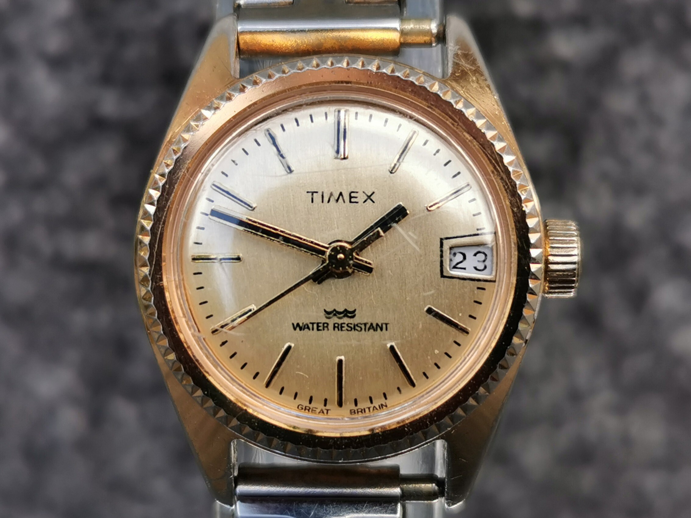 完売 Timex Vintage Watch Date Plated, Gold Bezel Faceted 時計