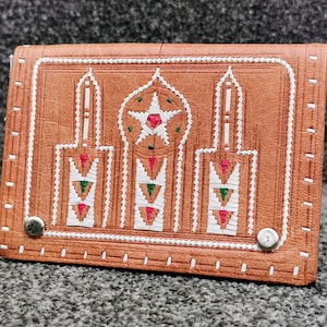 Cartera unisex vintage artesanal marroquí, hecha en Marruecos, diseño con la técnica tradicional.